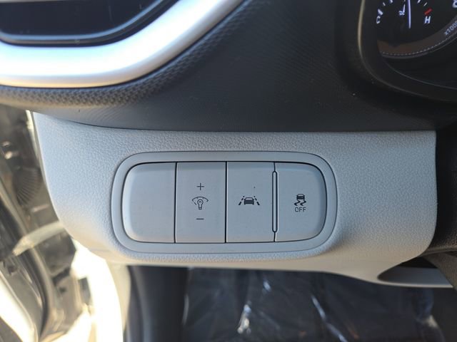 Used 2022 Hyundai Venue SEL image 18