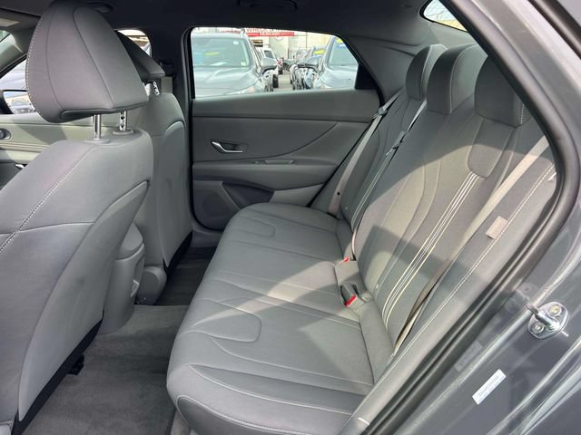 Certified 2025 Hyundai Elantra Sport FWD image 11