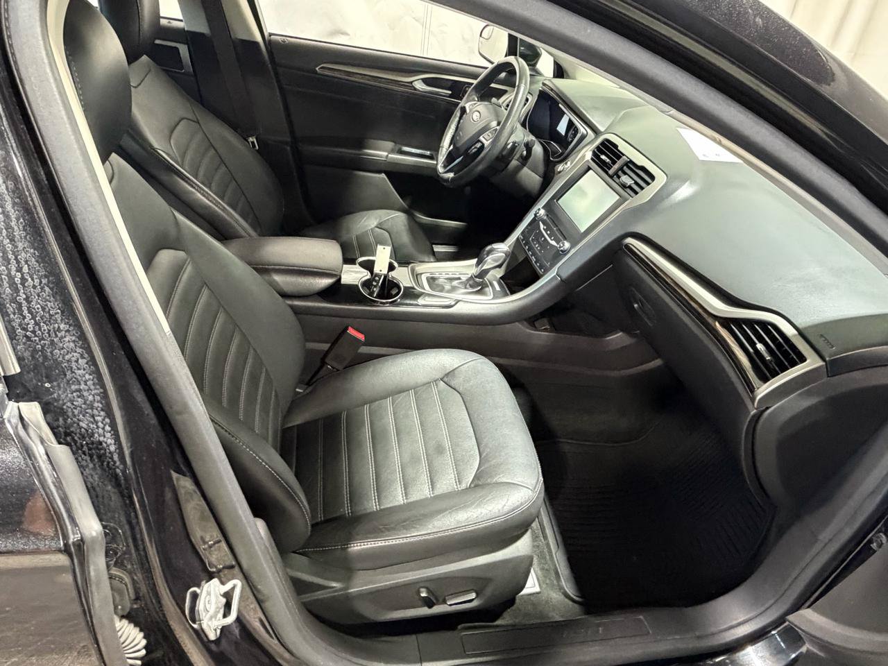 Used 2014 Ford Fusion SE w/ Equipment Group 202A FWD image 12