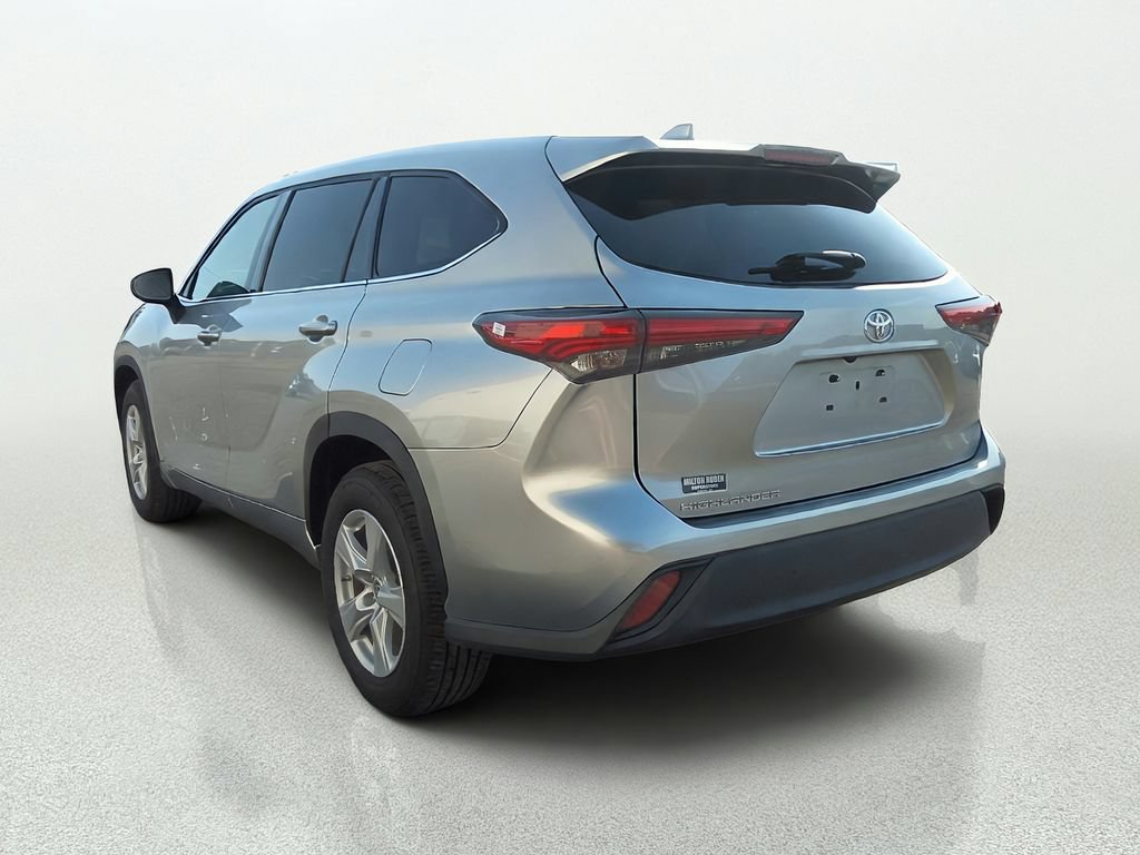 Used 2021 Toyota Highlander L FWD image 5