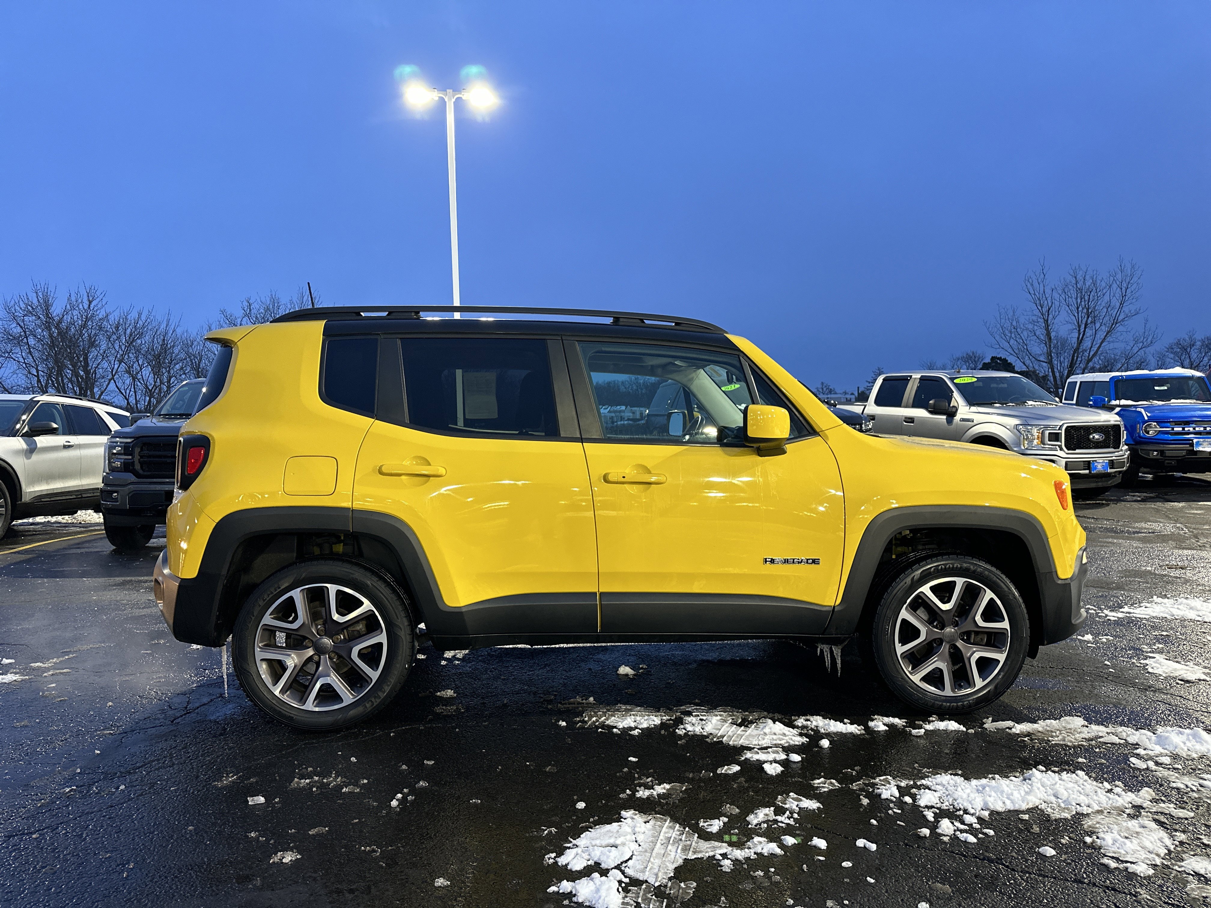 Used 2015 Jeep Renegade Latitude w/ Popular Equipment Group video 2