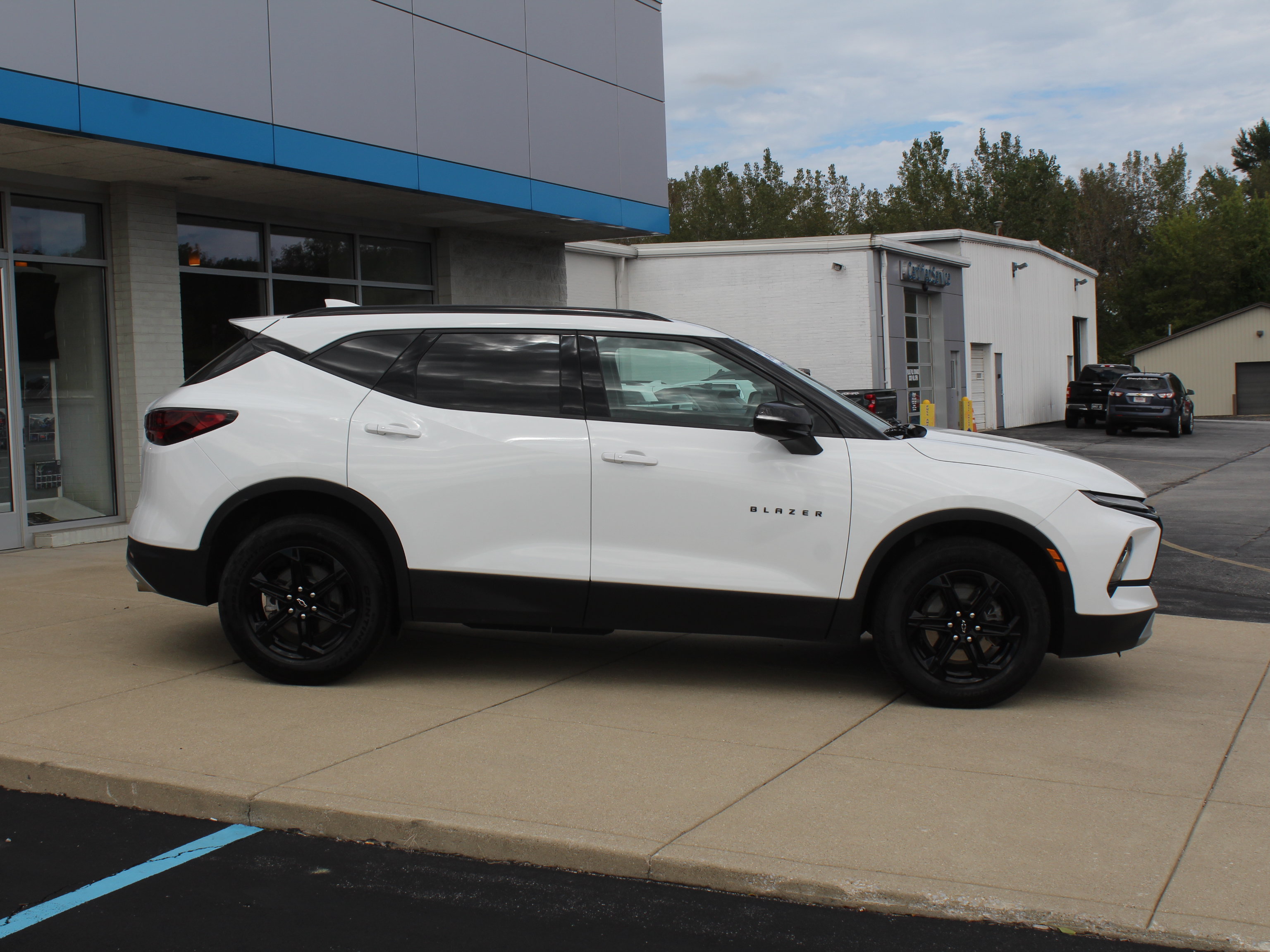 Certified 2024 Chevrolet Blazer LT w/ Midnight/Sport Edition AWD/4WD image 5