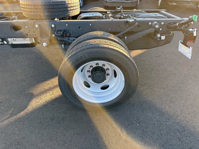 New 2026 Ford F550 4x4 Crew Cab image 17