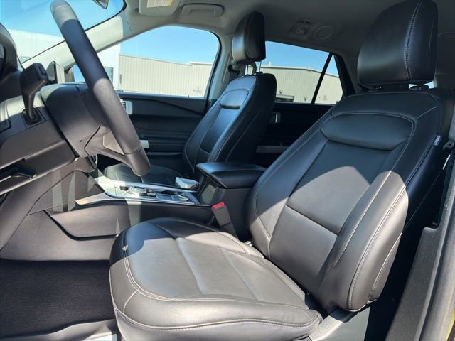 Used 2024 Ford Explorer XLT w/ Equipment Group 202A AWD/4WD image 14