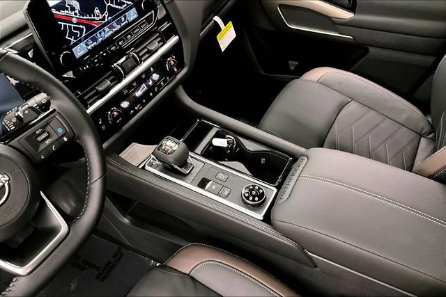 New 2025 Nissan Pathfinder Platinum w/ Lighting Package (N93) image 9