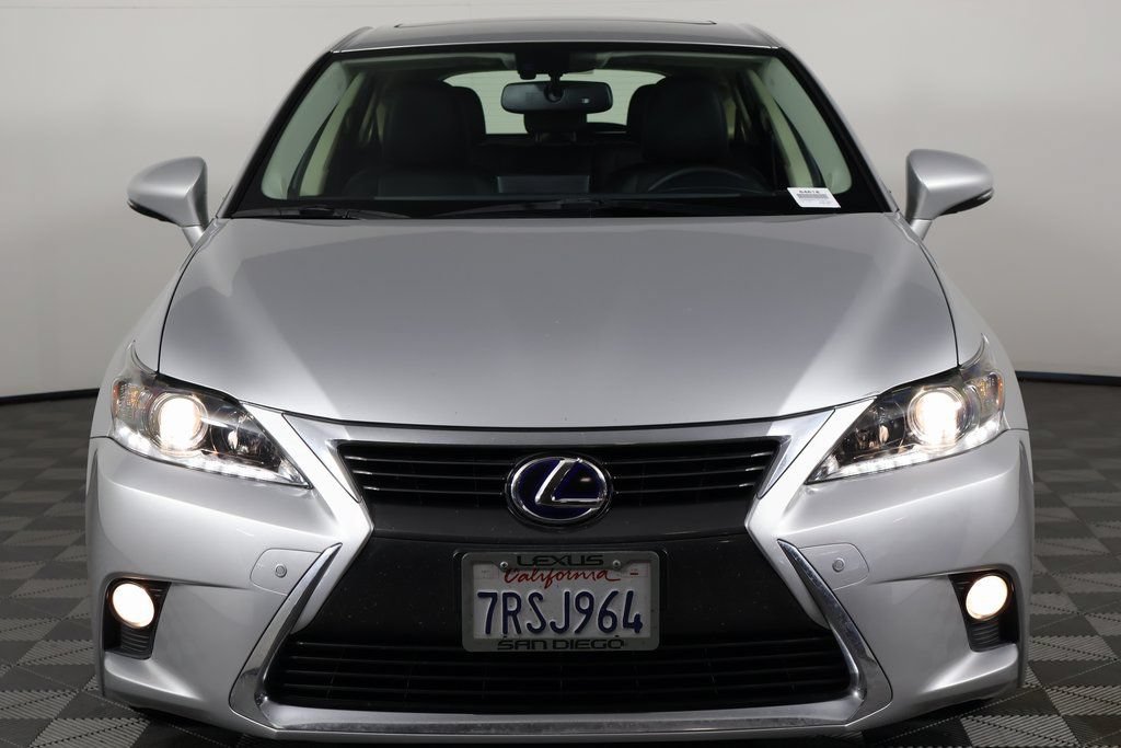 Used 2016 Lexus CT 200h w/ Navigation Package FWD image 2