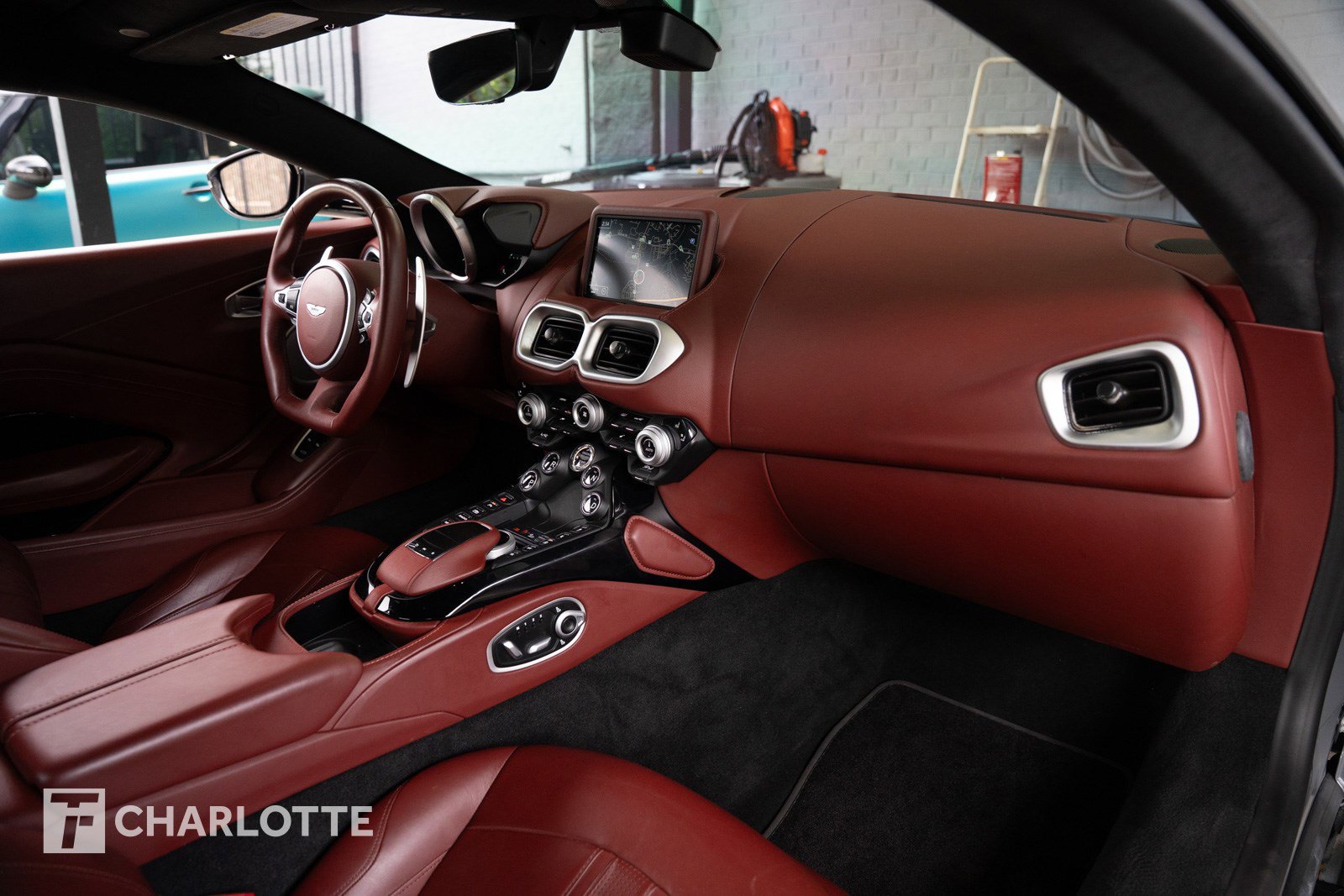 Used 2020 Aston Martin V8 Vantage Coupe image 31