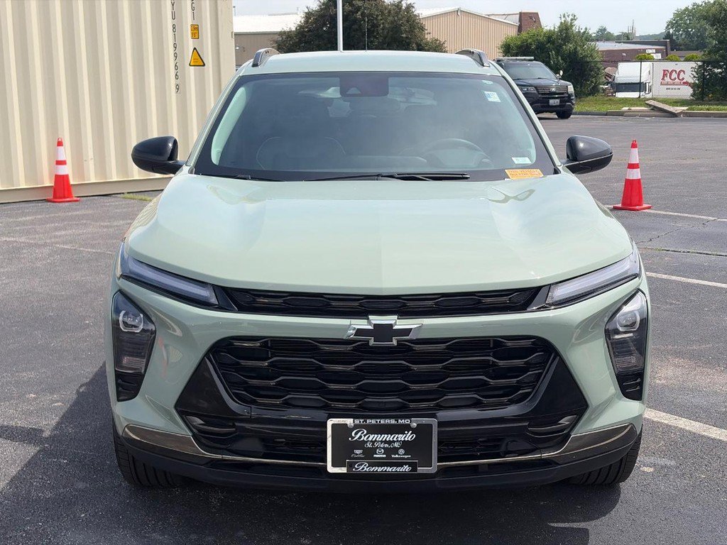 Used 2025 Chevrolet Trax ACTIV w/ Driver Confidence Package FWD image 2