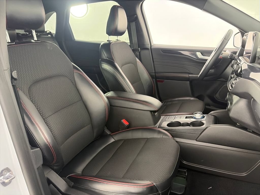 Certified 2025 Ford Escape ST-Line Select AWD/4WD image 31