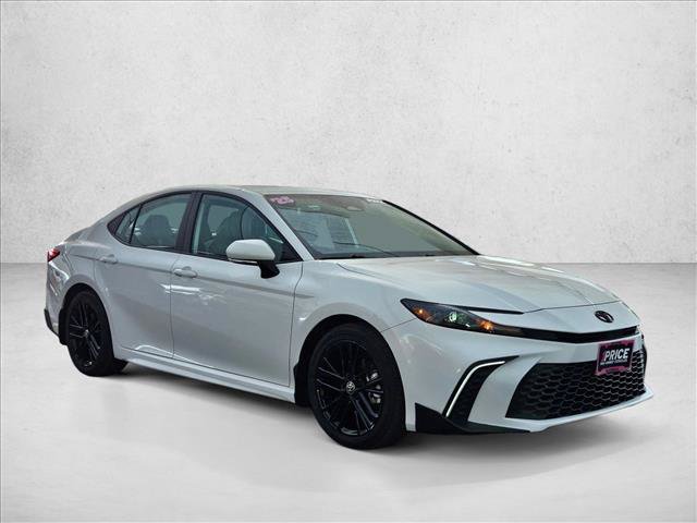 Used 2025 Toyota Camry SE FWD image 3