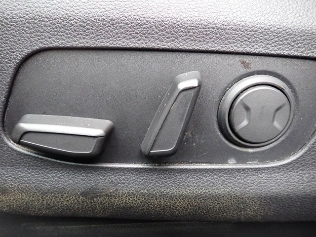 Used 2024 Kia Carnival EX image 23