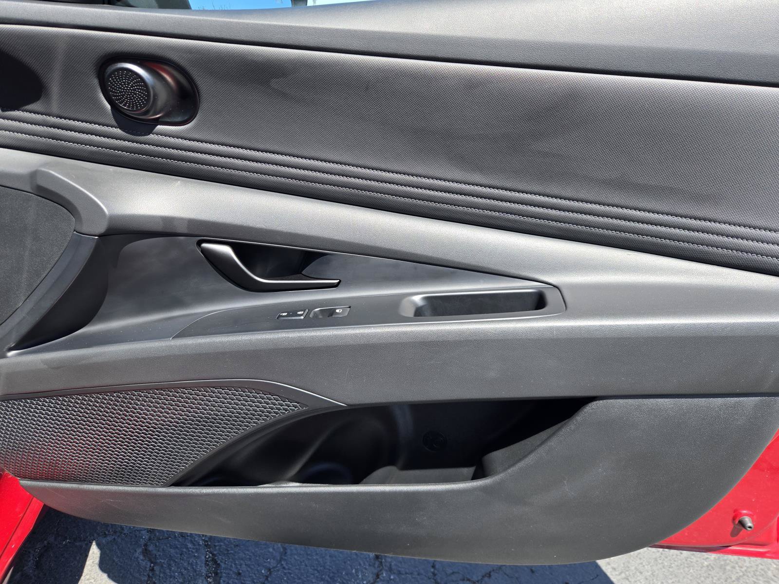 Used 2025 Hyundai Elantra Sport FWD image 32
