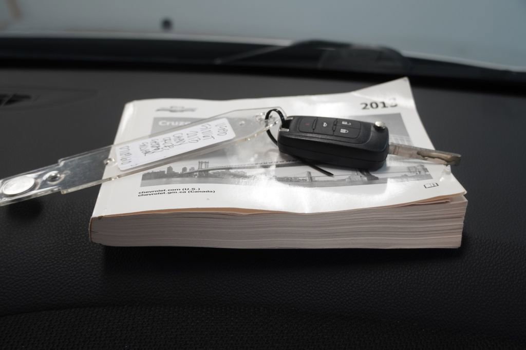 Used 2013 Chevrolet Cruze LT image 35