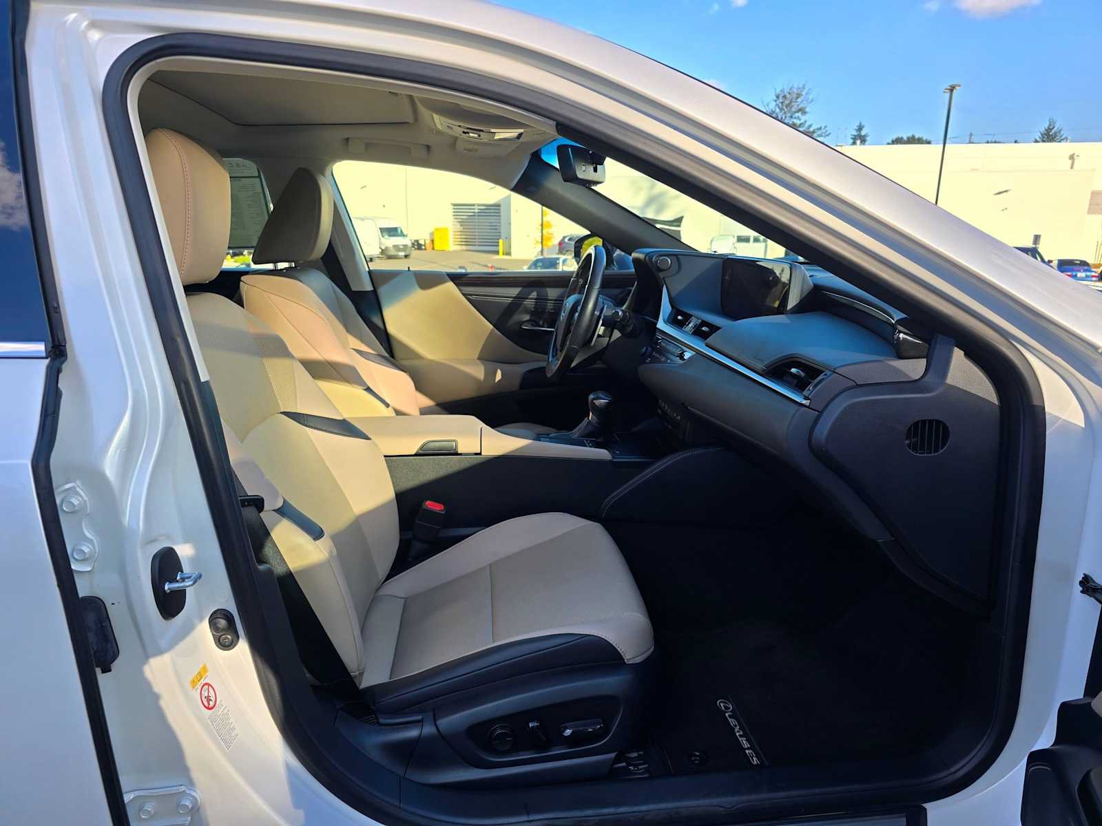 Used 2019 Lexus ES 300h w/ Premium Package FWD image 11