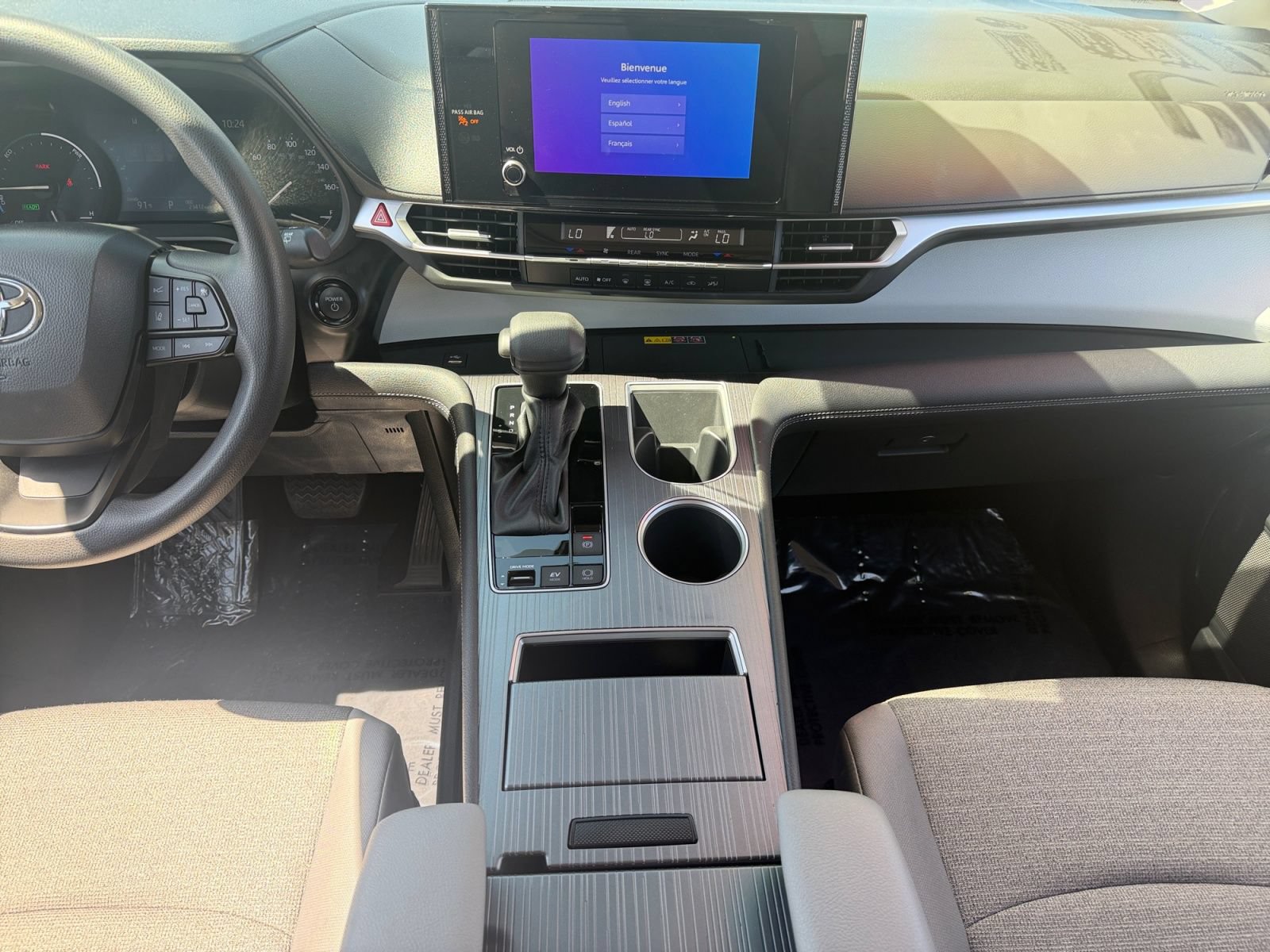 Used 2025 Toyota Sienna LE w/ LE Plus Package FWD image 11