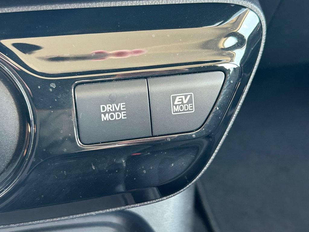 Used 2020 Toyota Prius LE FWD image 25
