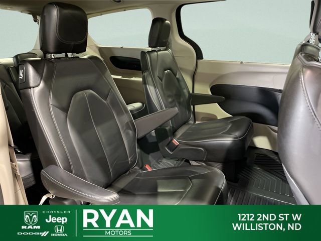 Used 2020 Chrysler Pacifica Limited image 40