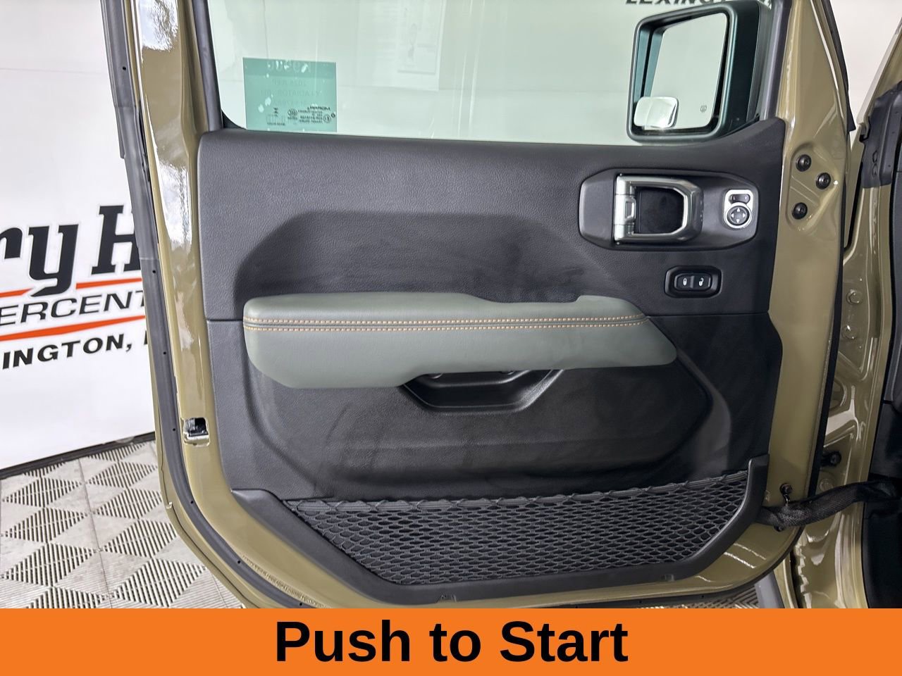 Used 2025 Jeep Gladiator Mojave w/ Convenience Group image 8
