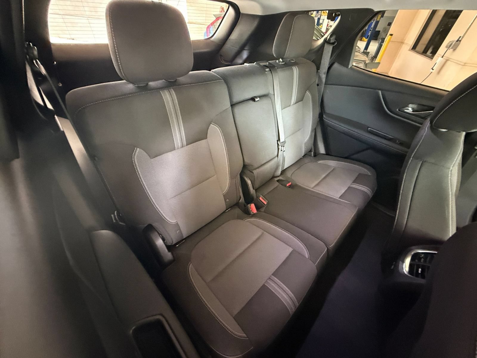 Used 2025 Chevrolet Blazer LT FWD image 33