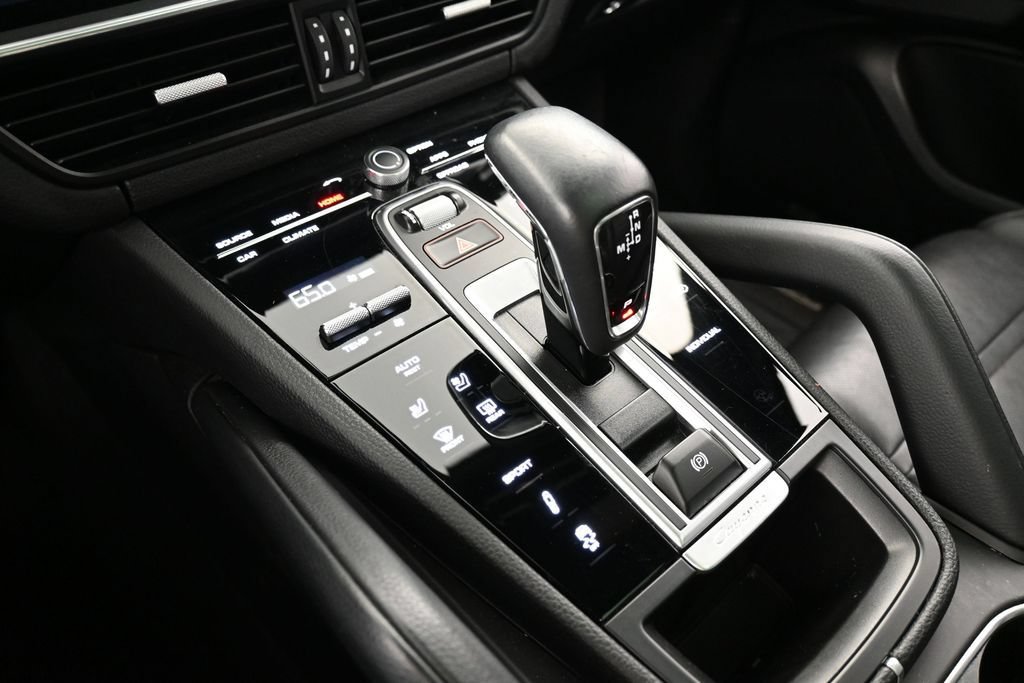 Certified 2023 Porsche Cayenne Platinum Edition AWD/4WD image 22