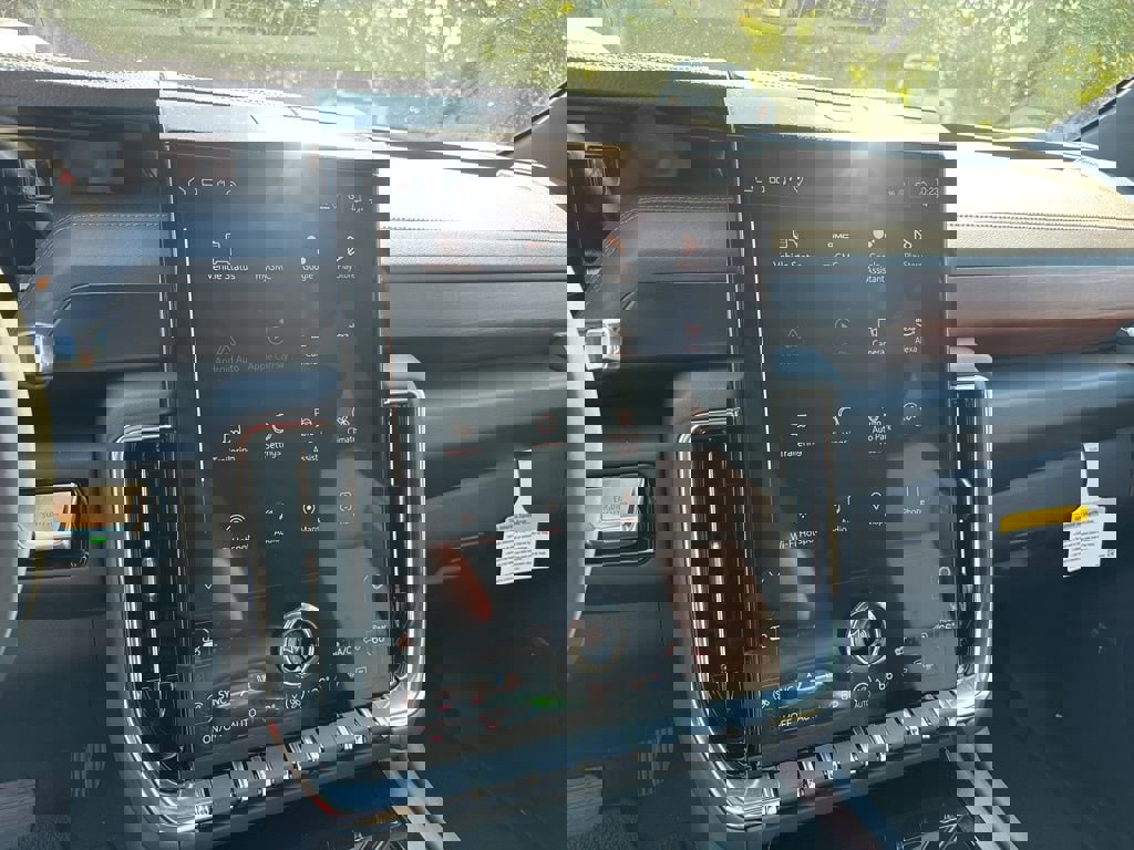 New 2025 GMC Yukon XL Denali w/ Sun & Power Step Package image 19