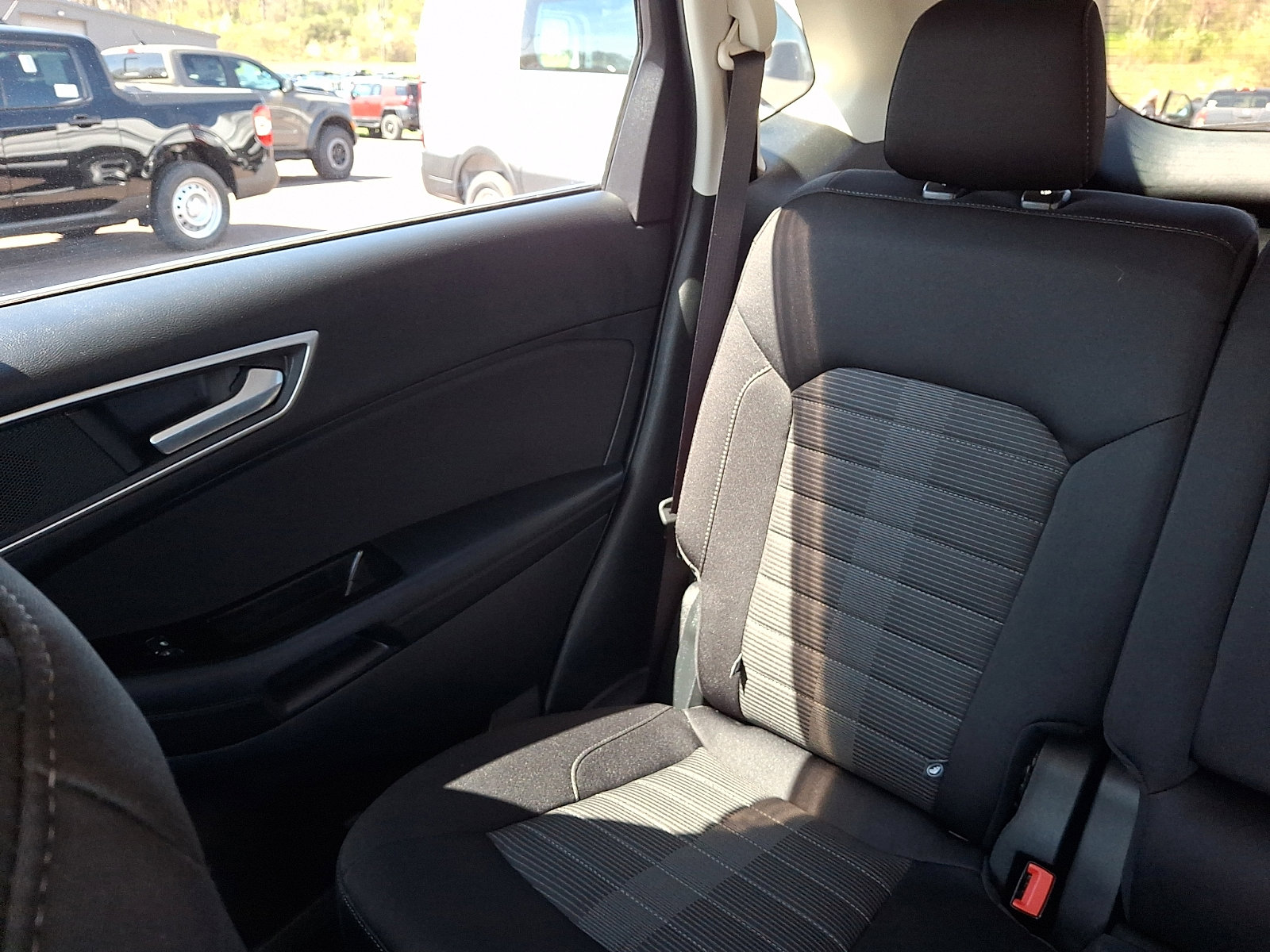 Used 2019 Ford Edge SEL image 18