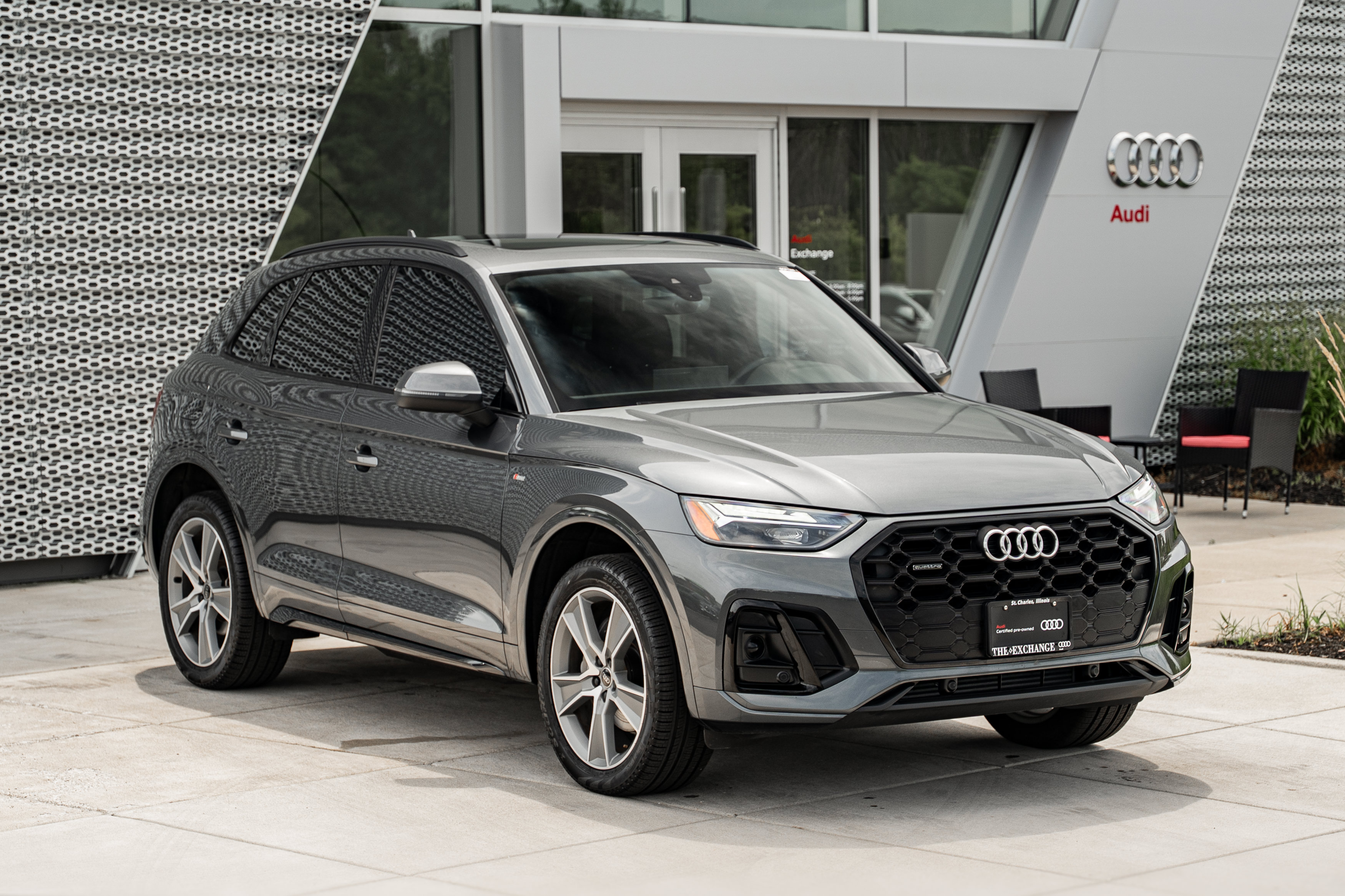Certified 2025 Audi Q5 2.0T Premium w/ Convenience Plus Package AWD/4WD image 2