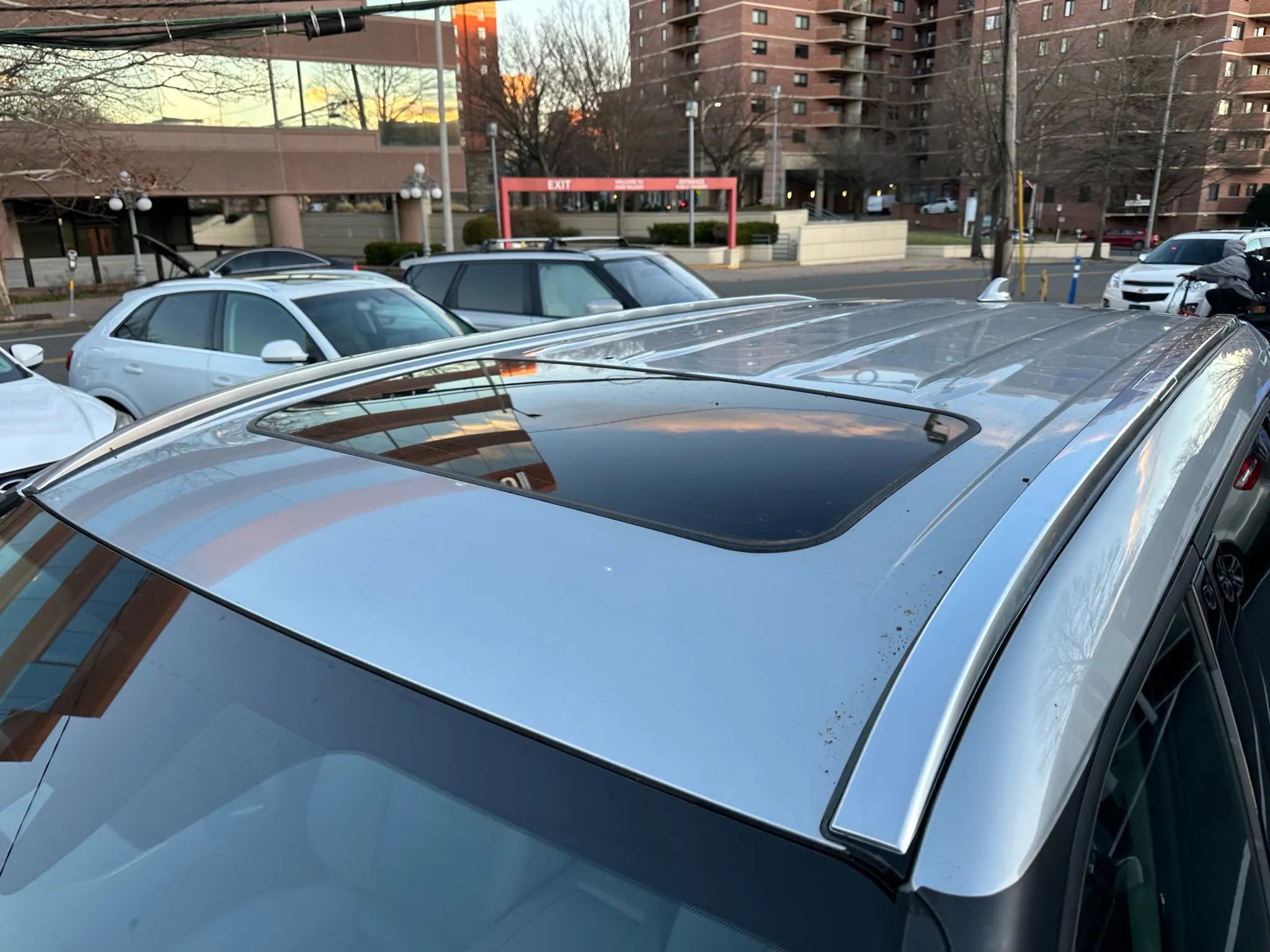 Used 2020 Toyota Highlander XLE image 25