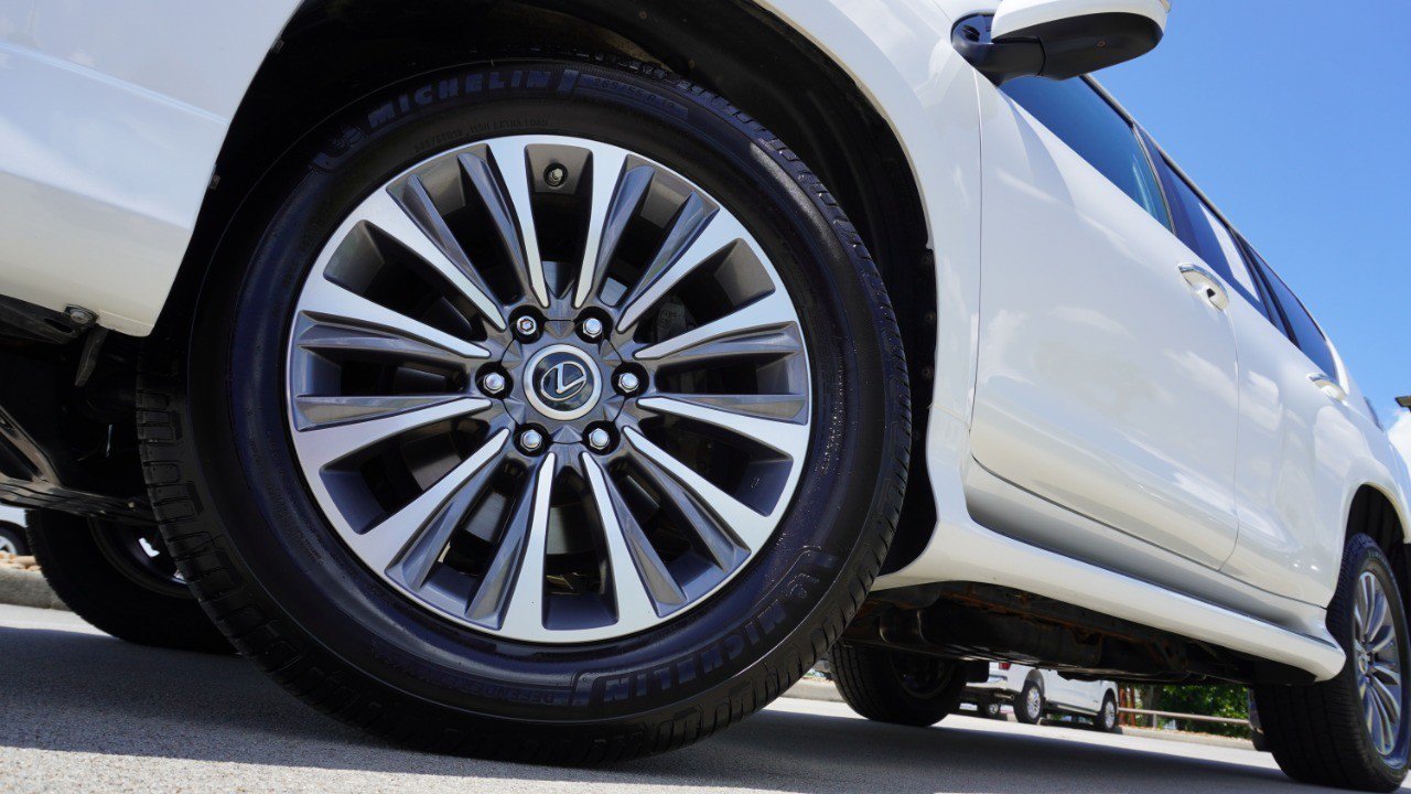 Certified 2022 Lexus GX 460 Luxury w/ Accessory Package AWD/4WD image 11