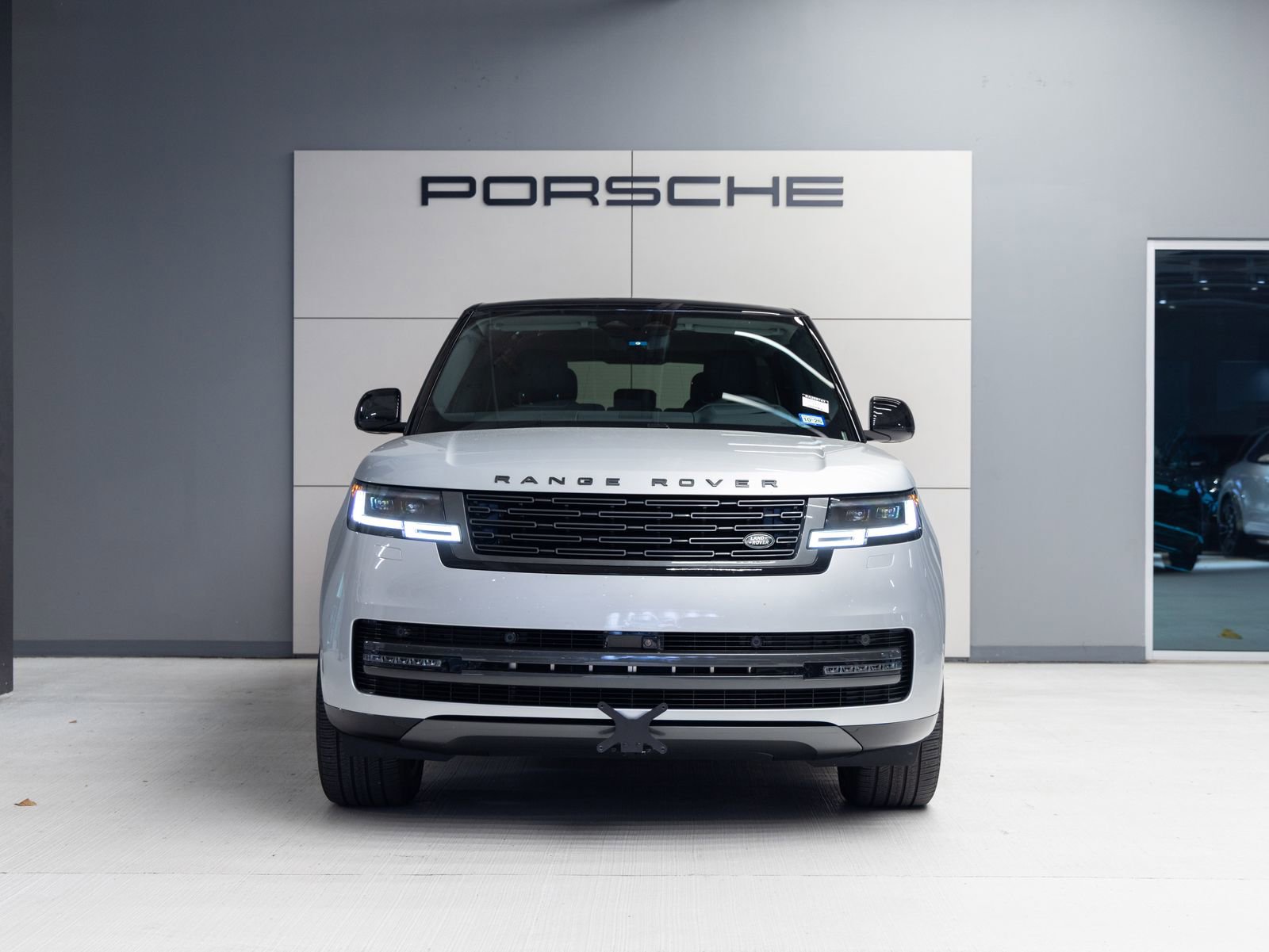 Used 2025 Land Rover Range Rover SE image 10