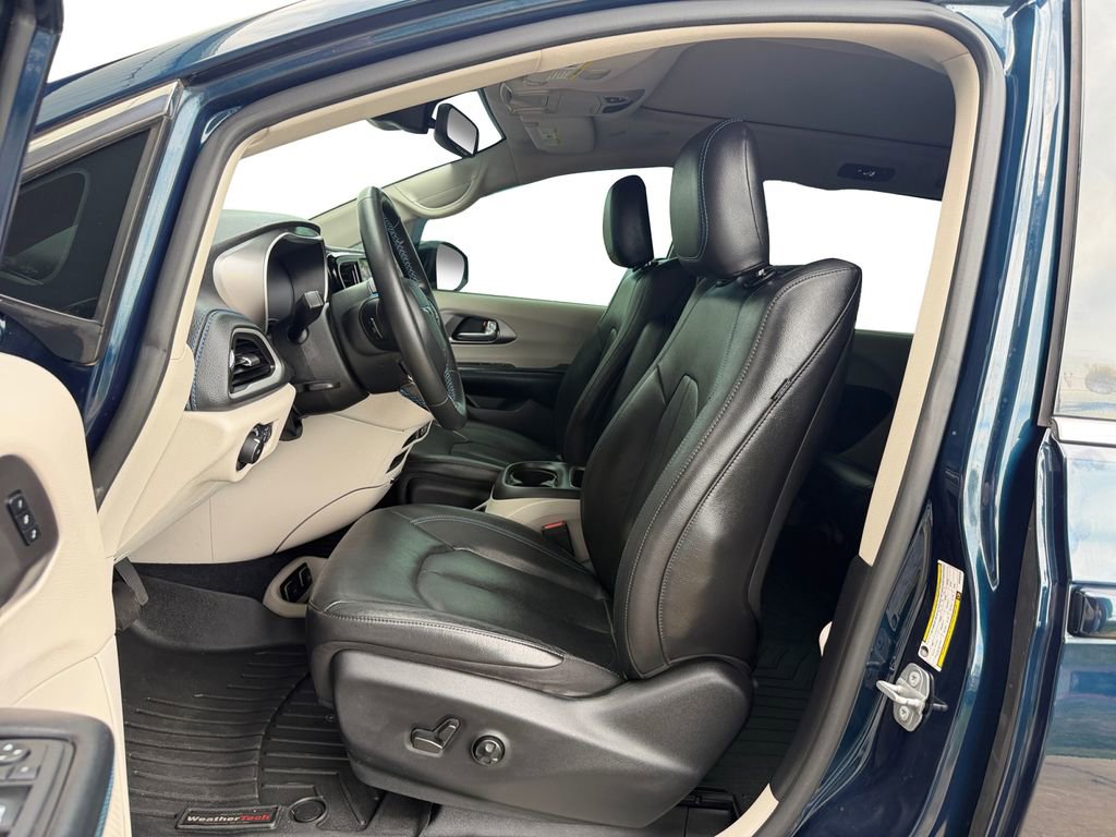 Used 2021 Chrysler Pacifica Touring-L w/ Uconnect Theater Family Group FWD image 10