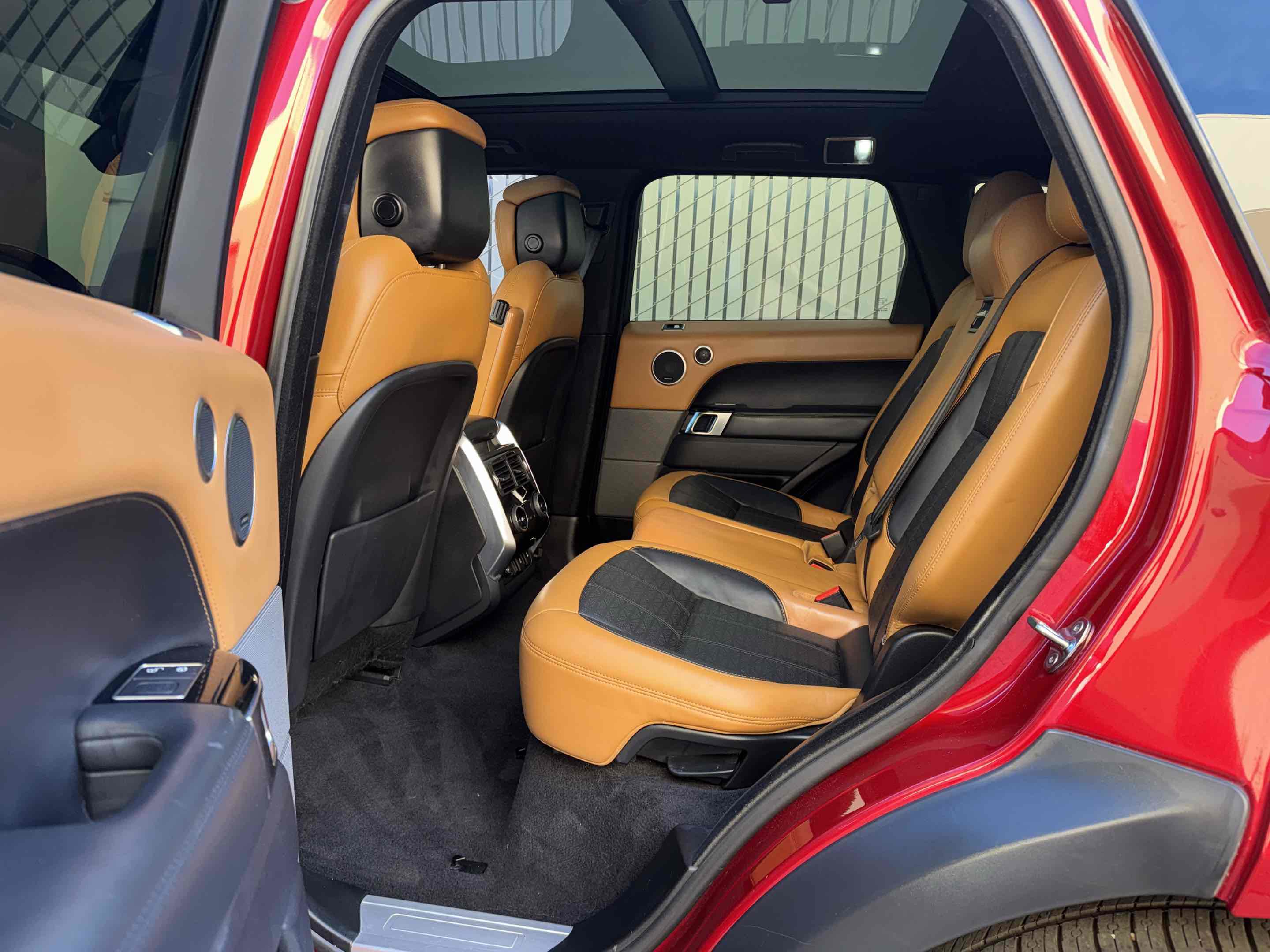 Used 2019 Land Rover Range Rover Sport HSE Dynamic image 38