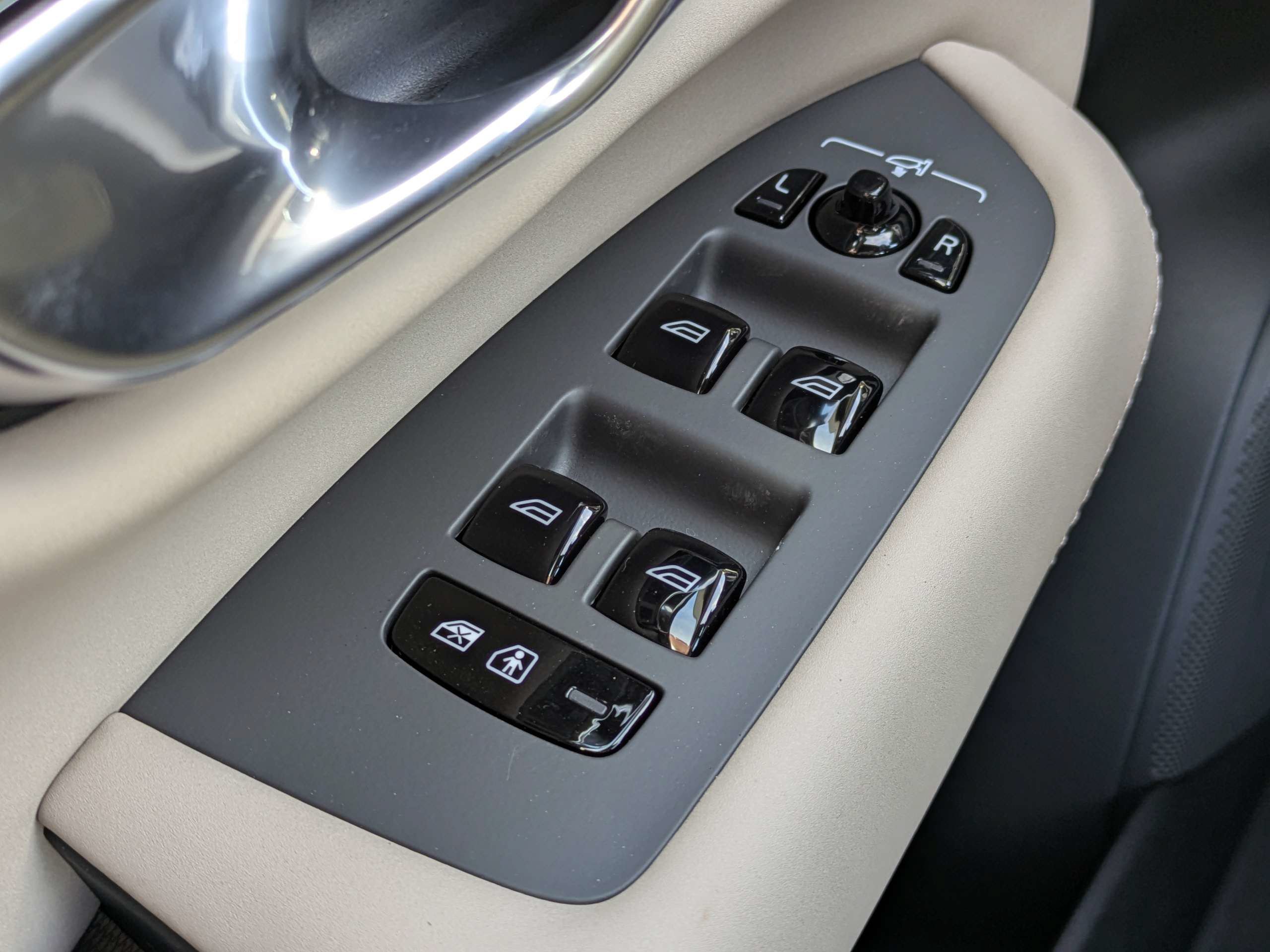 New 2026 Volvo XC90 T8 Plus w/ Protection Package Premier AWD/4WD image 23