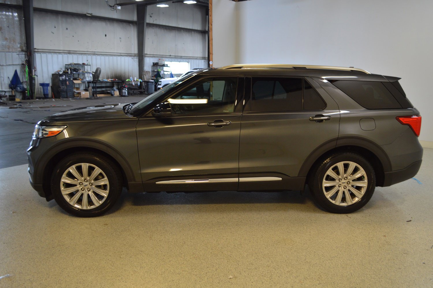 Used 2020 Ford Explorer Limited w/ Class III Trailer Tow Package image 6