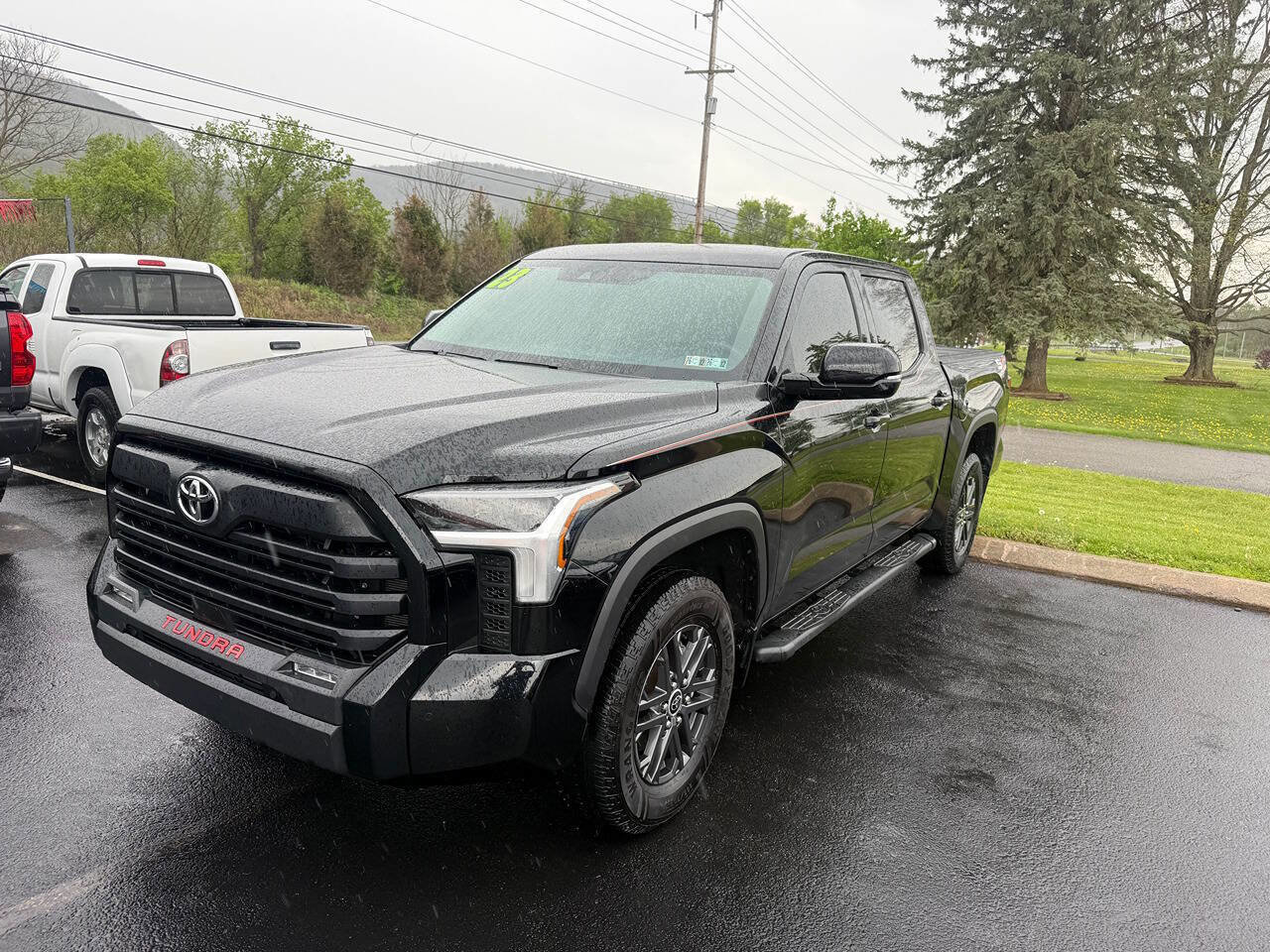 Used 2023 Toyota Tundra SR5 w/ SR5 Convenience Package AWD/4WD image 2