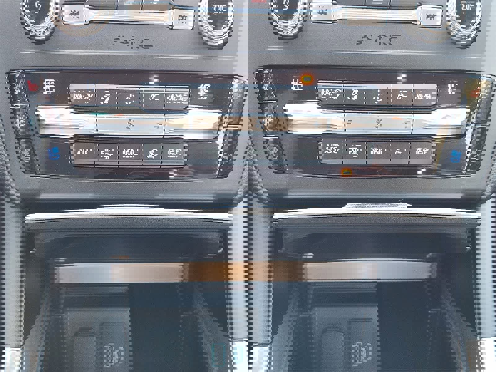 Used 2020 Ford Explorer Limited image 19