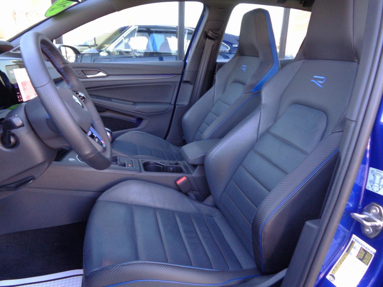 Used 2022 Volkswagen Golf R image 9