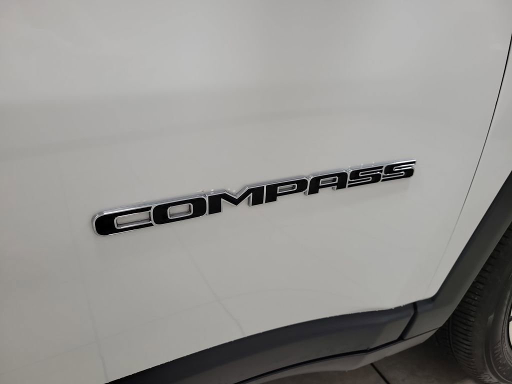 Used 2025 Jeep Compass Limited image 28