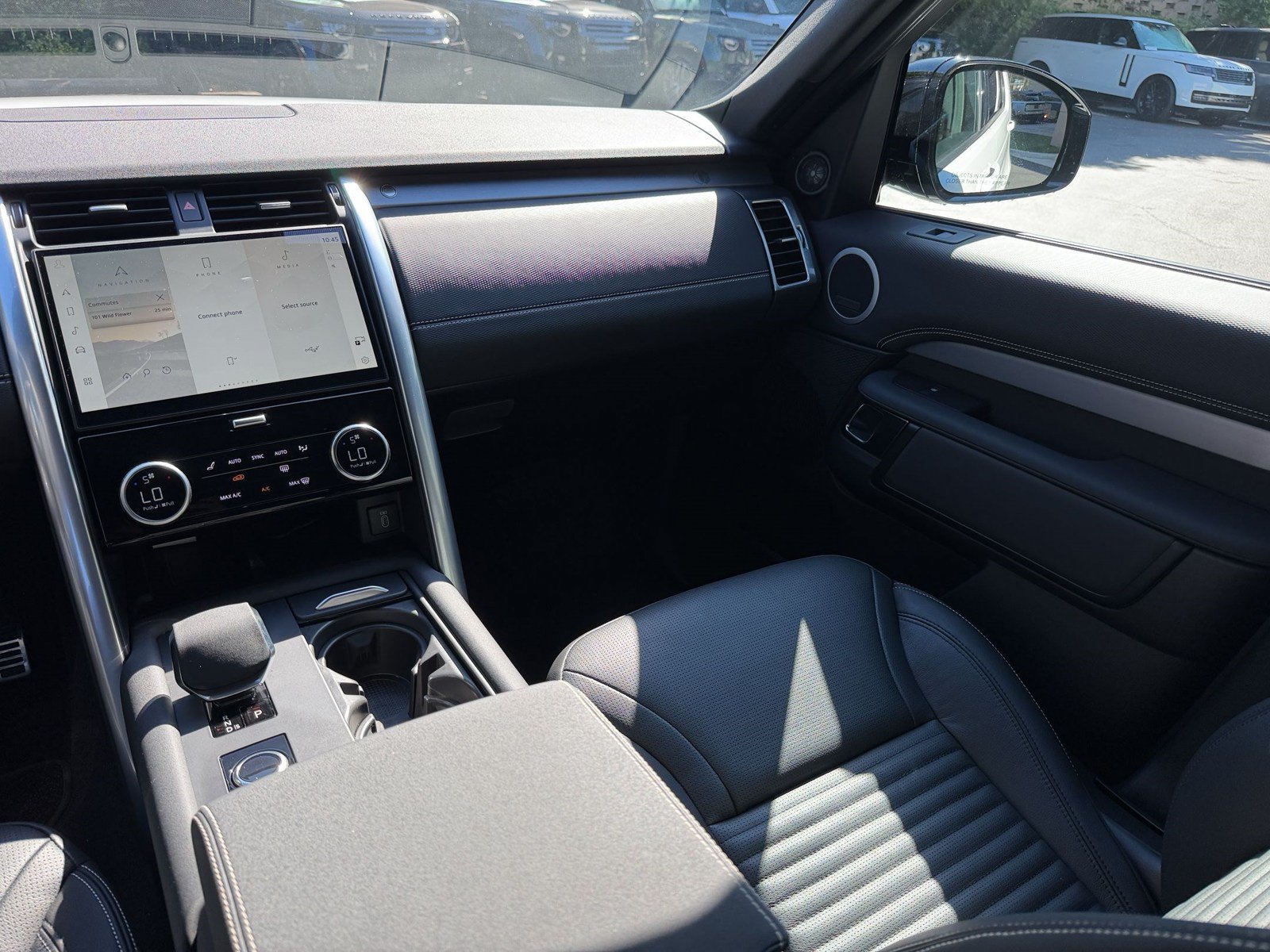 New 2026 Land Rover Discovery Limited Edition AWD/4WD image 30