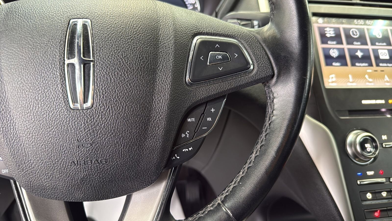 Used 2019 Lincoln MKC Select w/ Select Plus Package FWD image 12