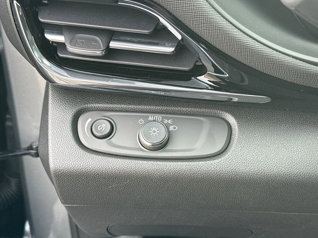 New 2026 Buick Envista Sport Touring FWD image 18