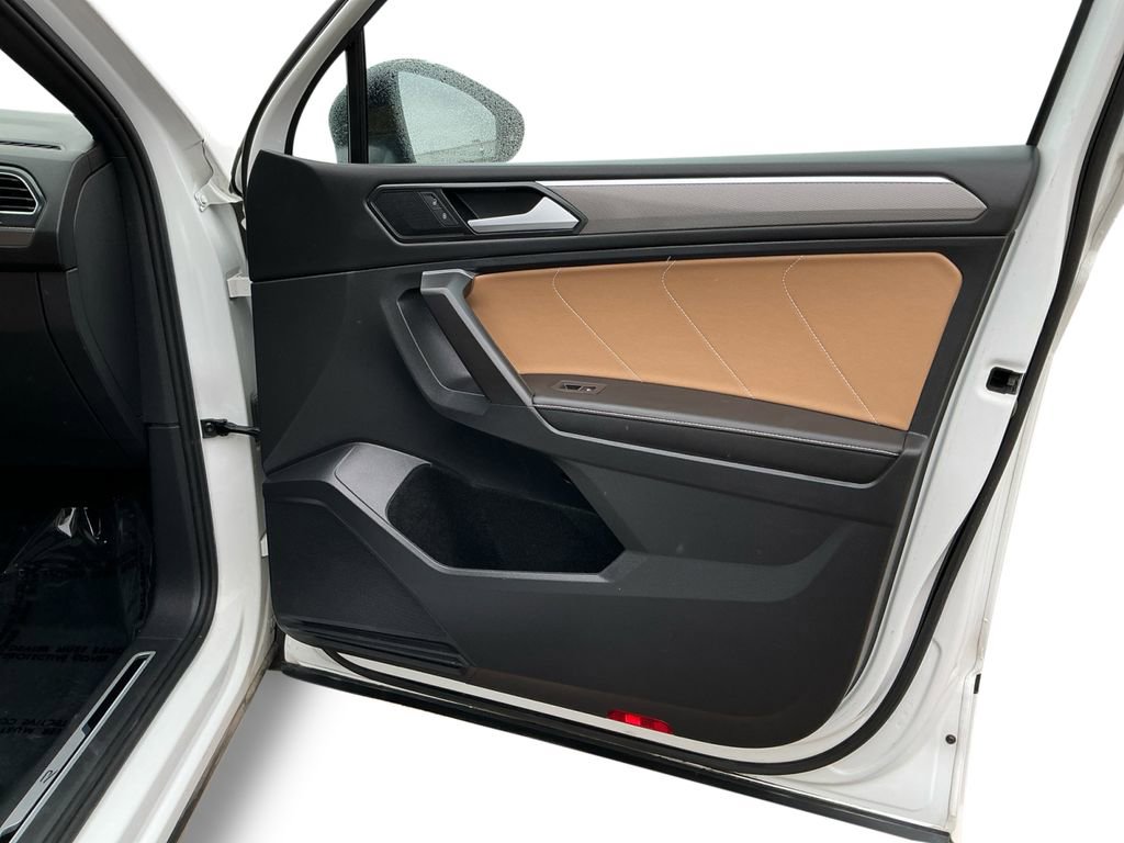 Used 2022 Volkswagen Tiguan SE R-Line AWD/4WD image 16