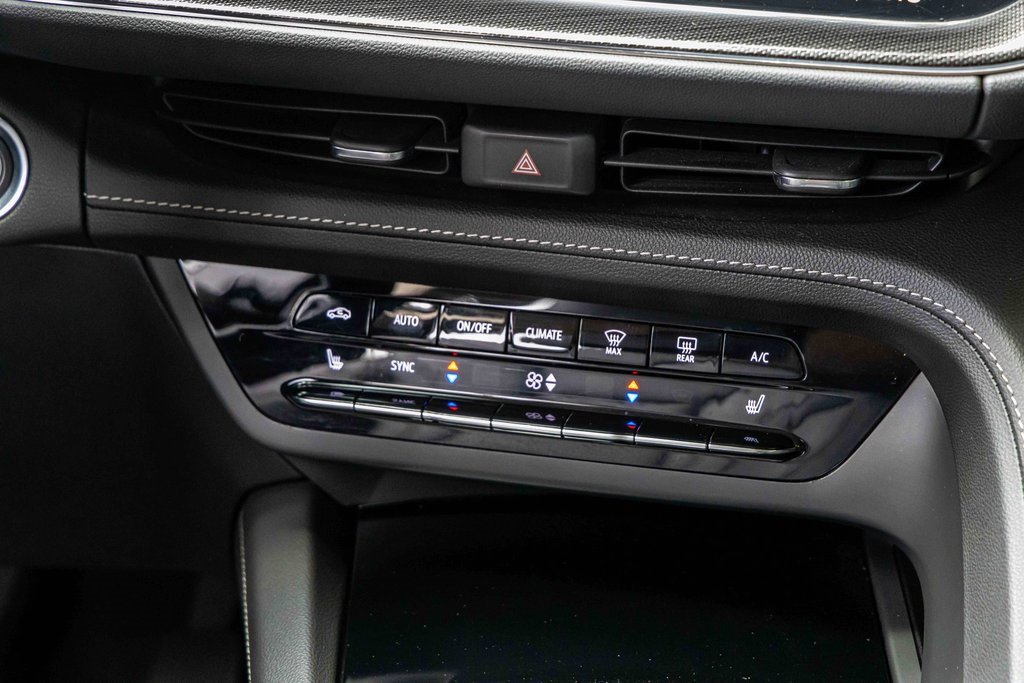 Used 2023 Buick Envision Essence image 12