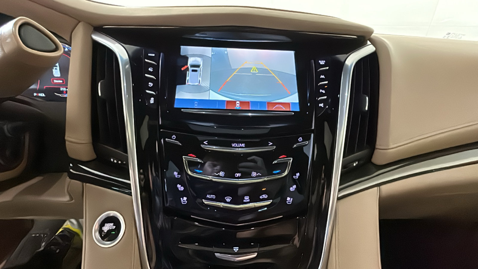Used 2019 Cadillac Escalade Platinum RWD image 30