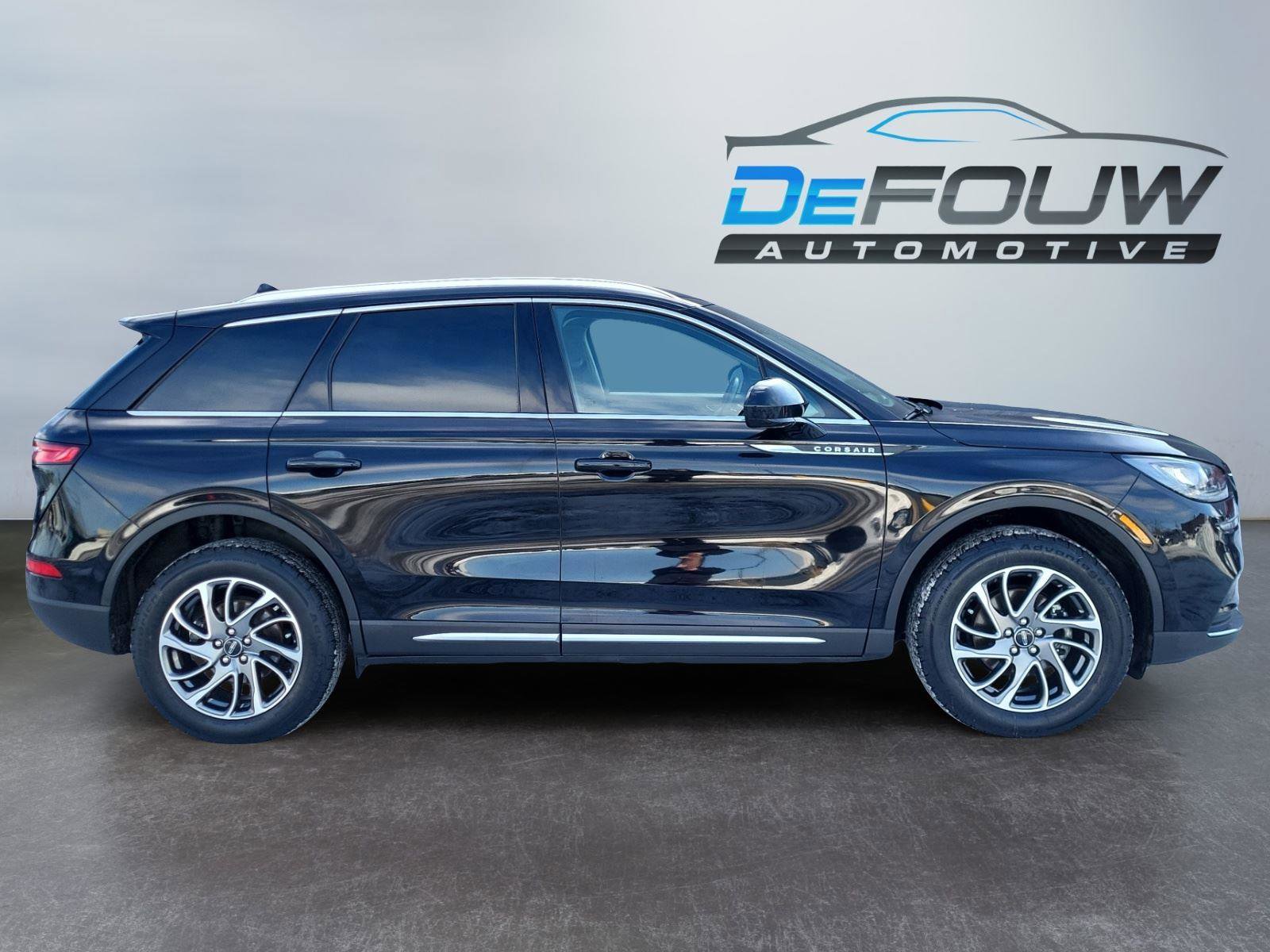 Used 2022 Lincoln Corsair Standard w/ Equipment Group 101A image 2