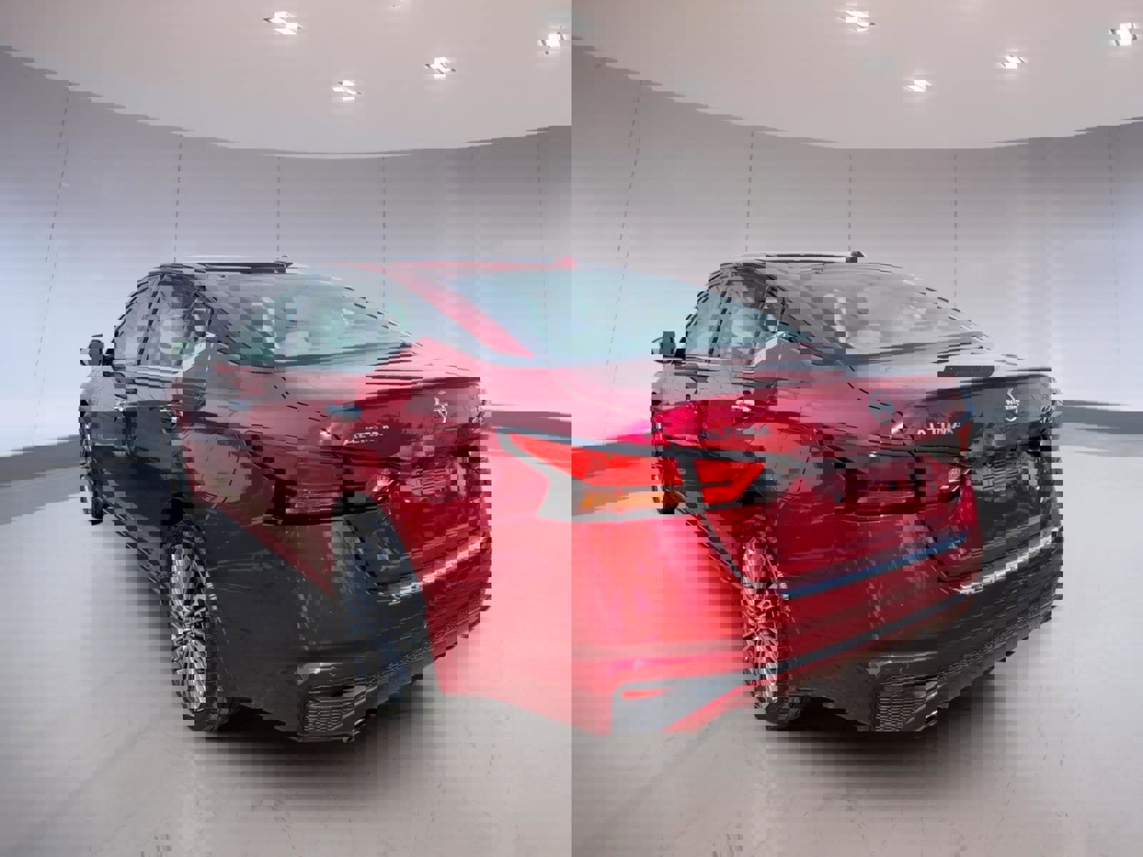 Used 2023 Nissan Altima 2.5 SL image 3