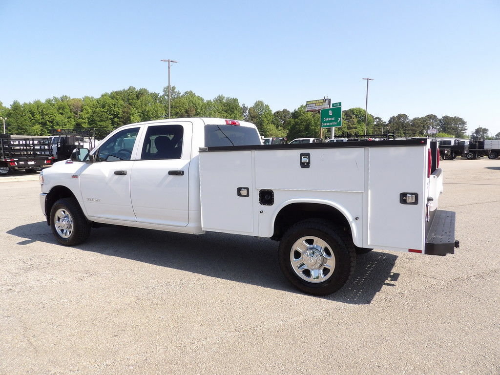 Used 2022 RAM 3500 Tradesman w/ Chrome Appearance Group AWD/4WD image 4