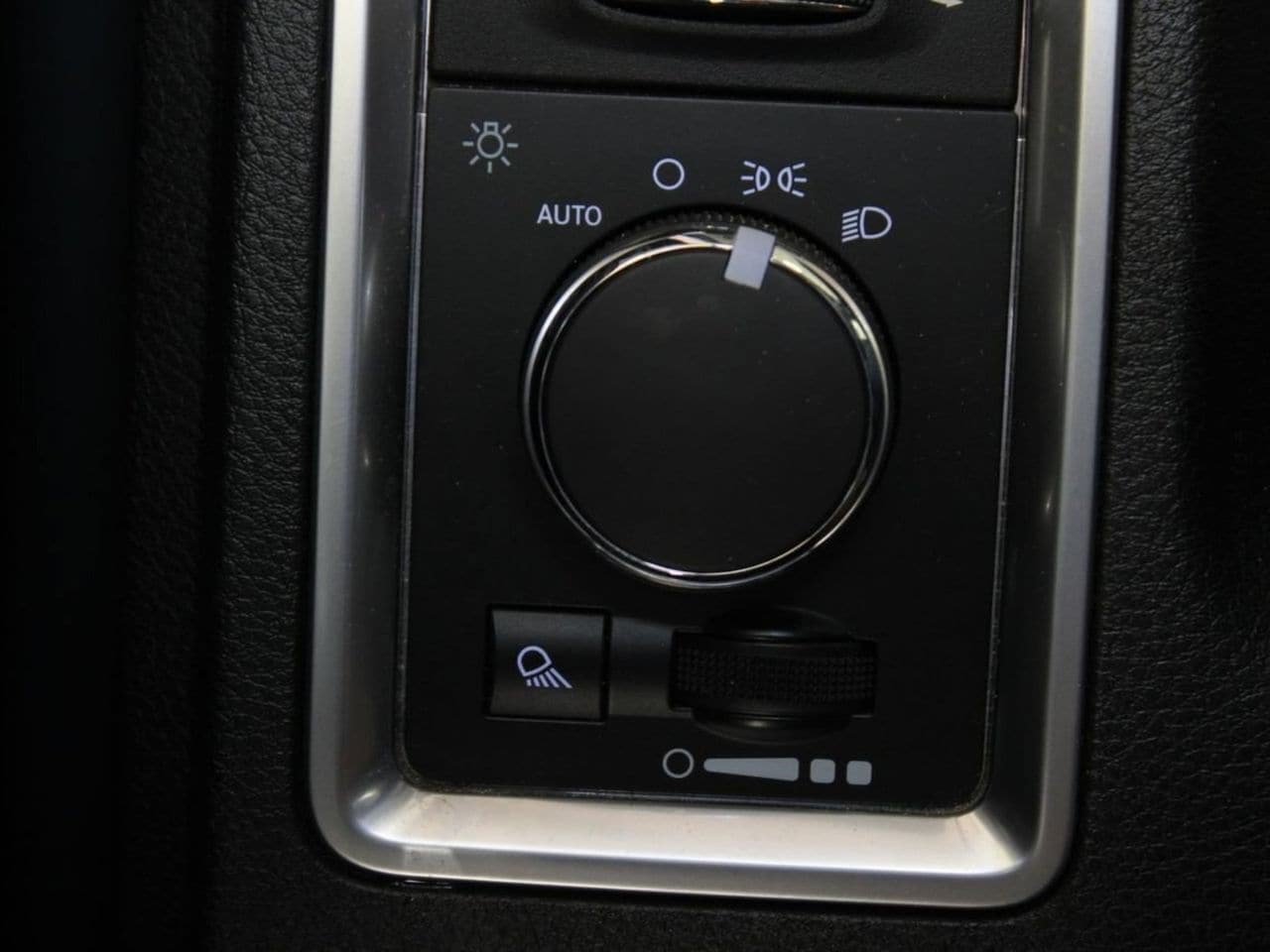 Used 2020 RAM 1500 Classic SLT w/ Luxury Group AWD/4WD image 34