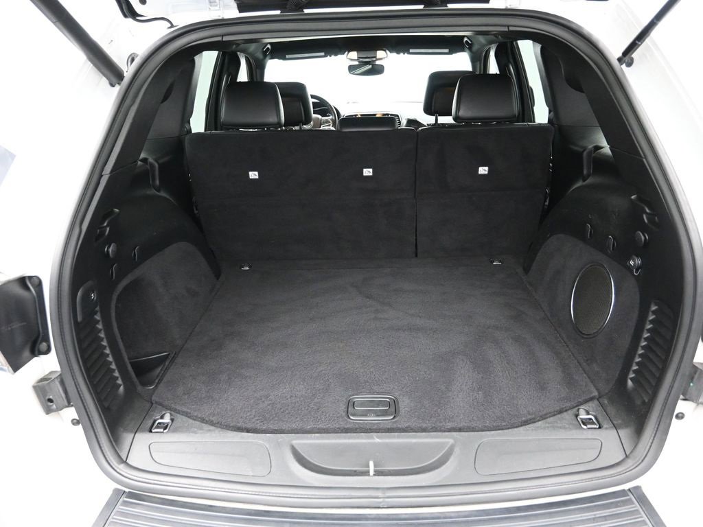 Used 2020 Jeep Grand Cherokee Laredo w/ Laredo X Package image 24