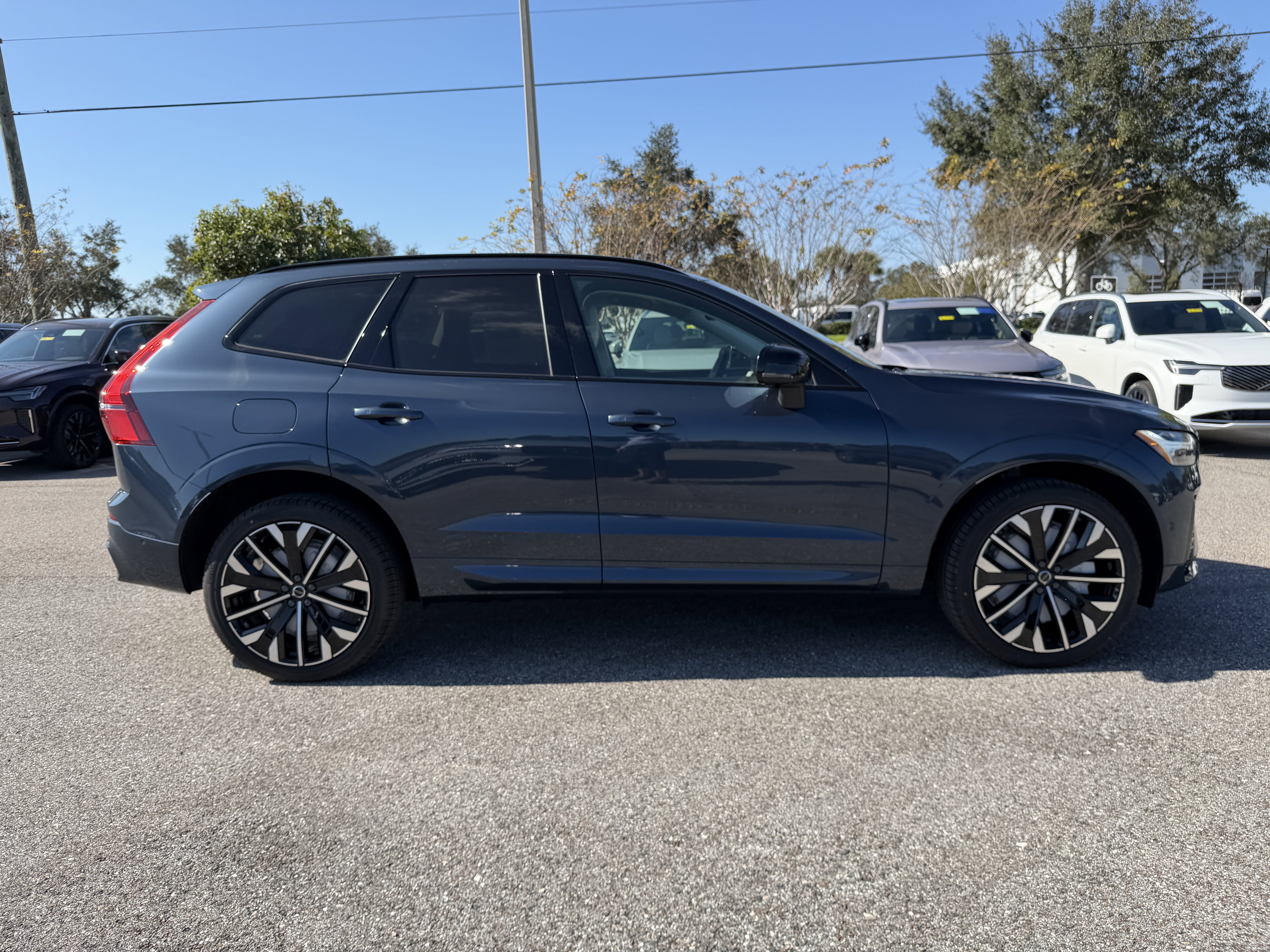 New 2026 Volvo XC60 T8 Ultra w/ Climate Package image 2